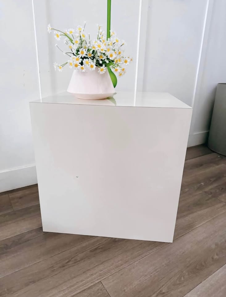 Vintage Mid Century Ivory Laminate Cube Conversation Table, Coffee Table or Side/End Table — FloralHaus Vintage Utah