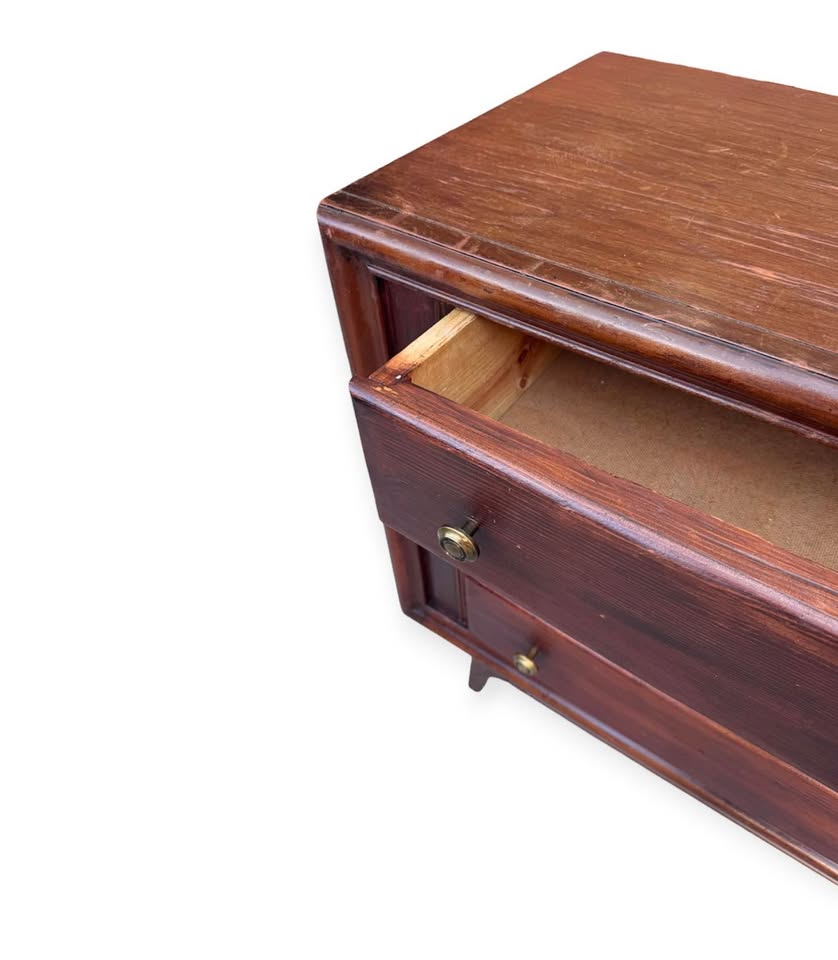 Vintage Mid Century 3-Drawer Bachelor's Chest of Drawers w/Picture Frame Molding, Brass Knobs & Scul