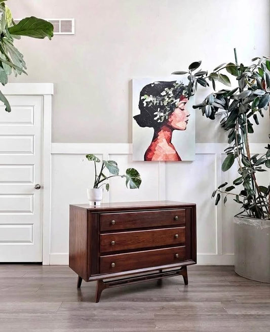 Vintage Mid Century 3-Drawer Bachelor's Chest of Drawers w/Picture Frame Molding, Brass Knobs & Scul