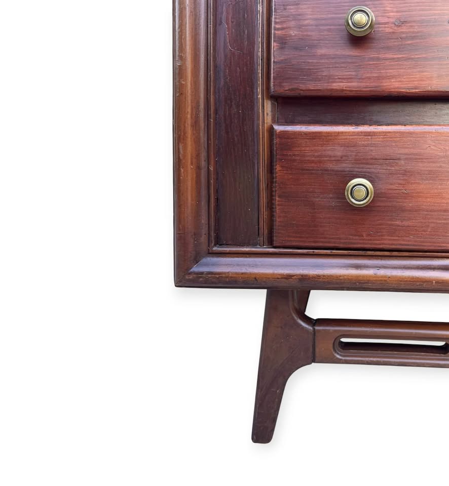 Vintage Mid Century 3-Drawer Bachelor's Chest of Drawers w/Picture Frame Molding, Brass Knobs & Scul