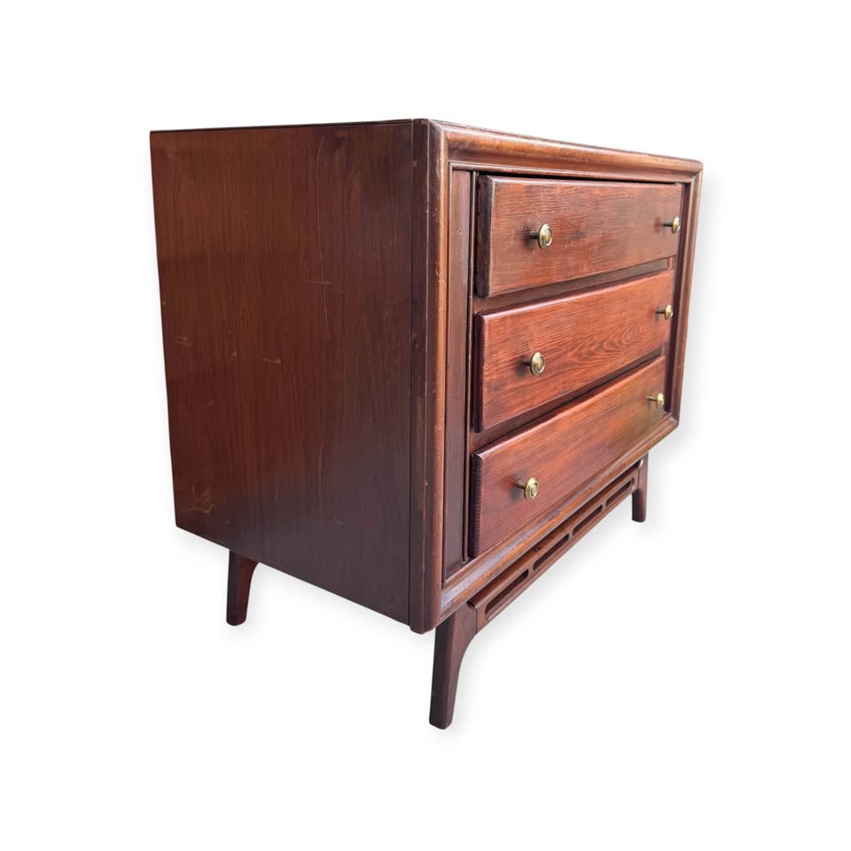 Vintage Mid Century 3-Drawer Bachelor's Chest of Drawers w/Picture Frame Molding, Brass Knobs & Scul