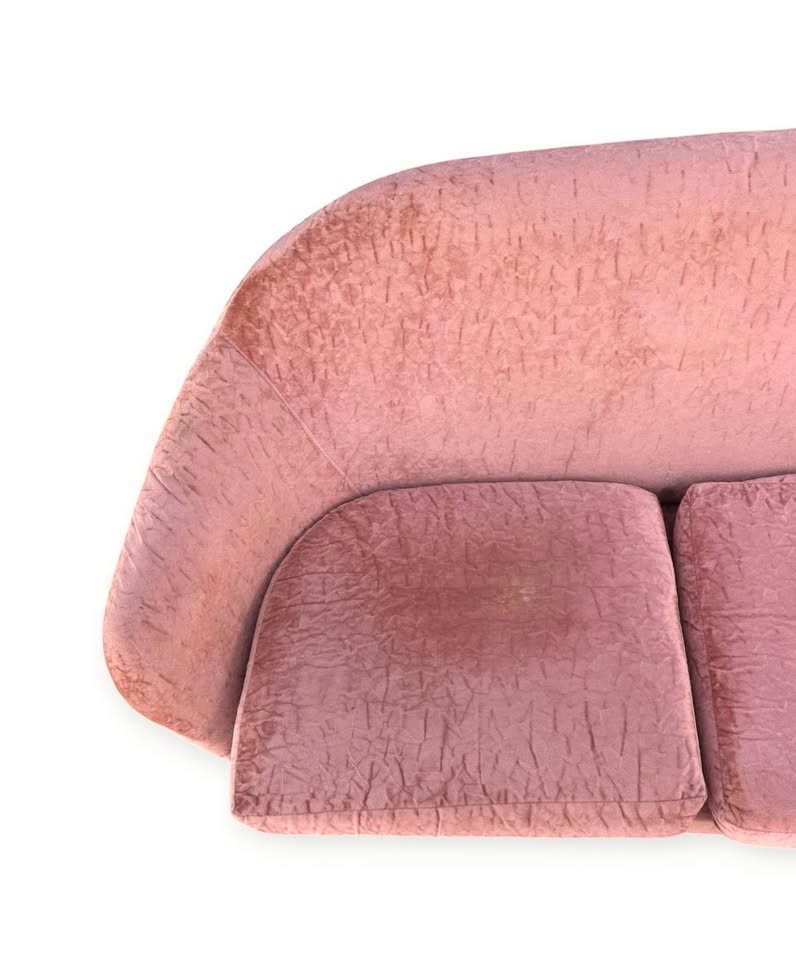Vintage 1960's Mid Century Cameo Pink Crushed Velvet 3-Seater Ski Leg Egg Pod Sofa Couch