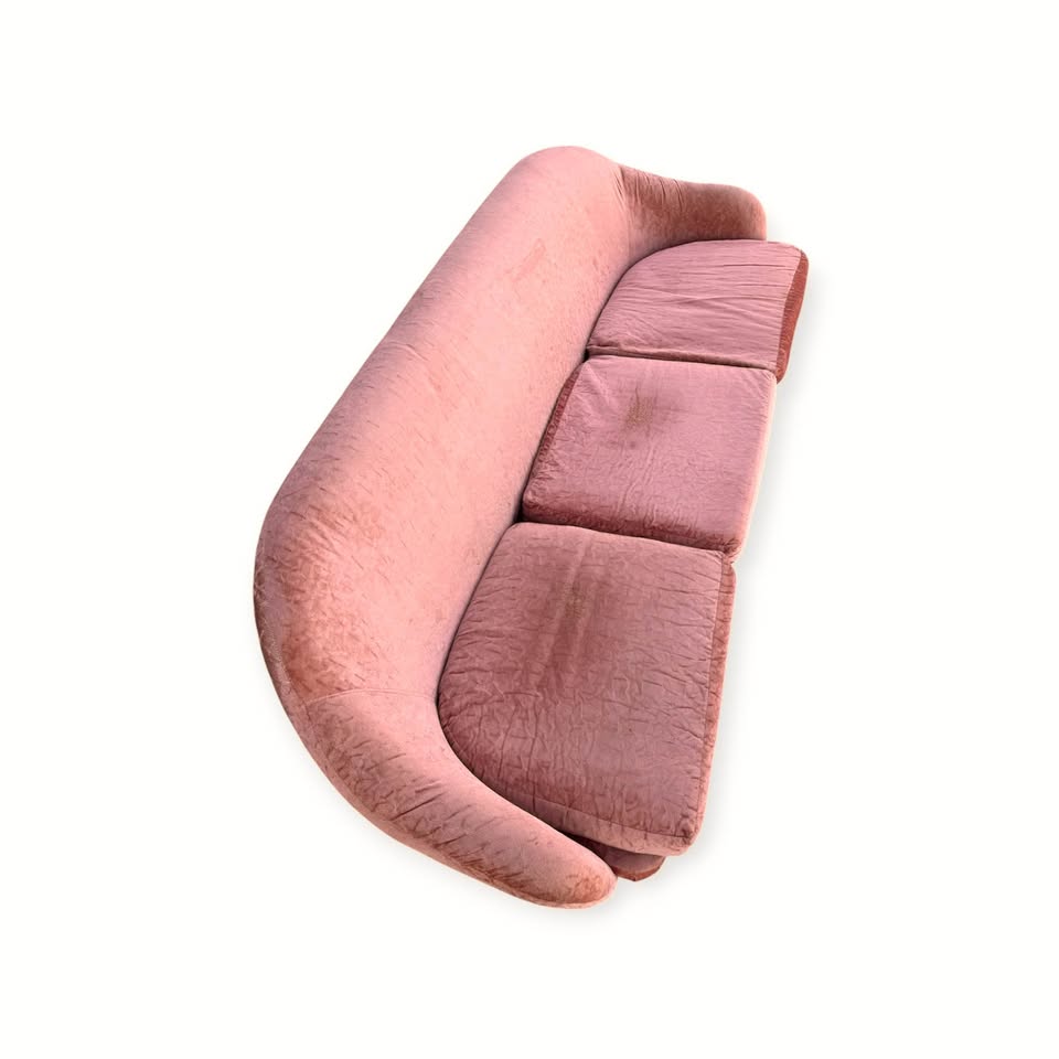 Vintage 1960's Mid Century Cameo Pink Crushed Velvet 3-Seater Ski Leg Egg Pod Sofa Couch