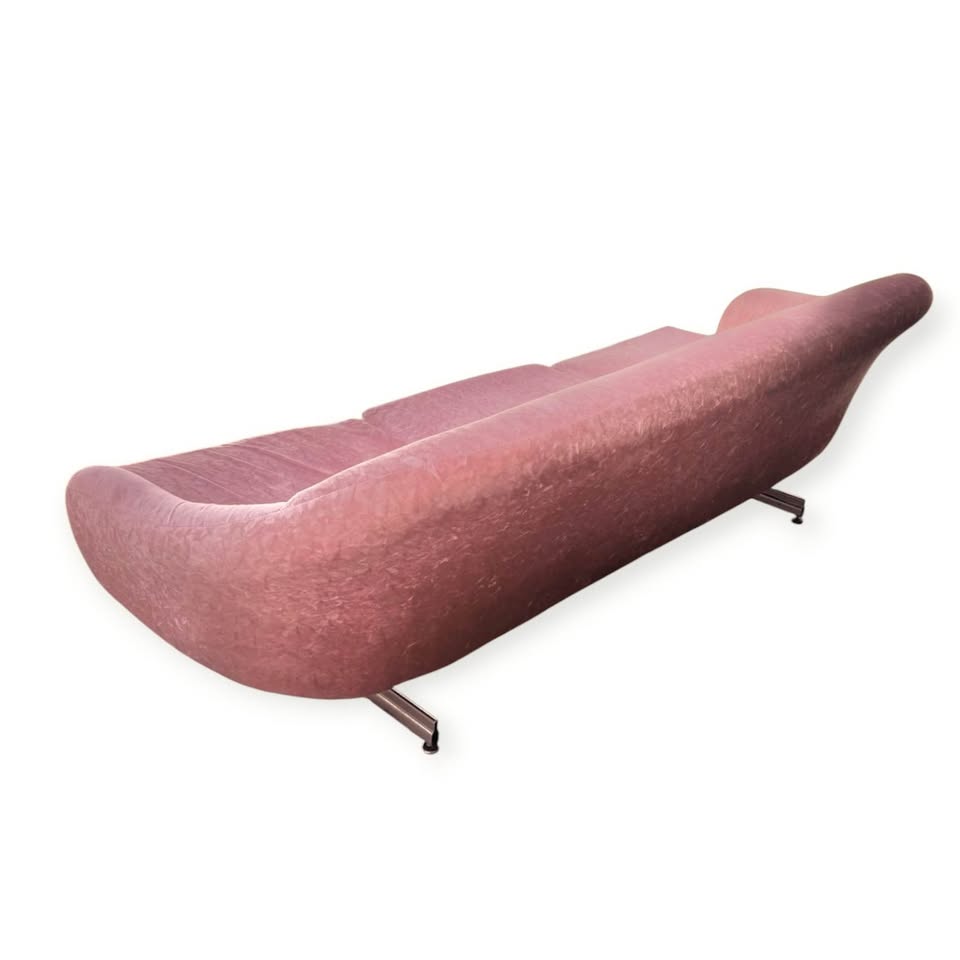Vintage 1960's Mid Century Cameo Pink Crushed Velvet 3-Seater Ski Leg Egg Pod Sofa Couch