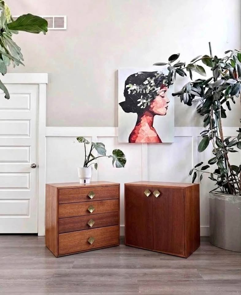 Pair of Vintage Mid Century 4-Drawer & 2-Door Teak Nightstands Bedside Cabinets Storage Cabinets w/B