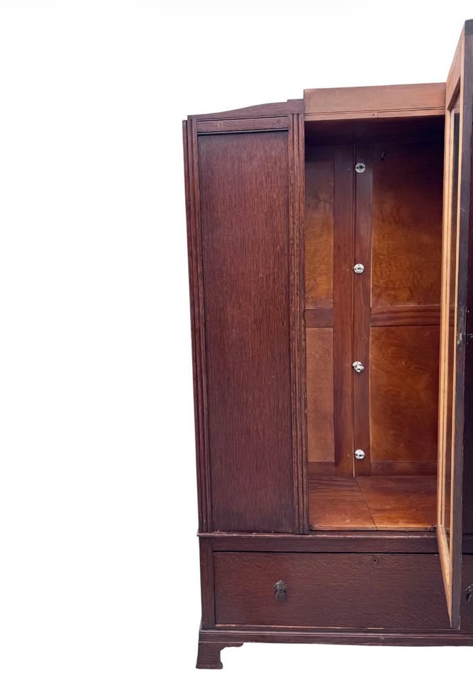Antique early 20th-Century British Jacobean Revival Art Deco Transition Quarter Sawn Oak Wardrobe Ar